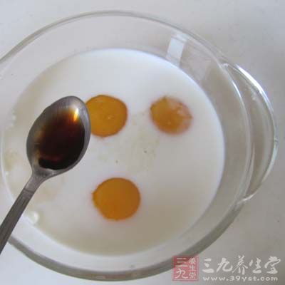 如果孕婦下肢出現浮腫現象,則應選用低鹽飲食,供給充足的蛋白質 23
