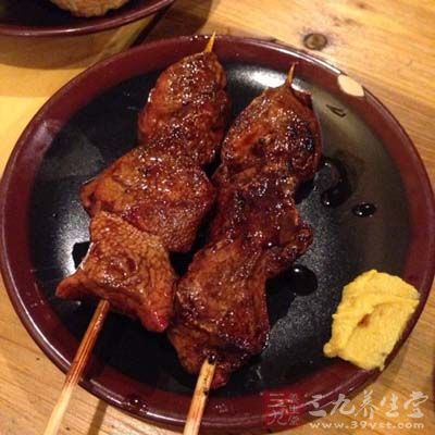 適宜腎虛之人腰酸腰痛、遺精、盜汗者食用;適宜老年人腎虛耳聾、耳鳴者食用 3