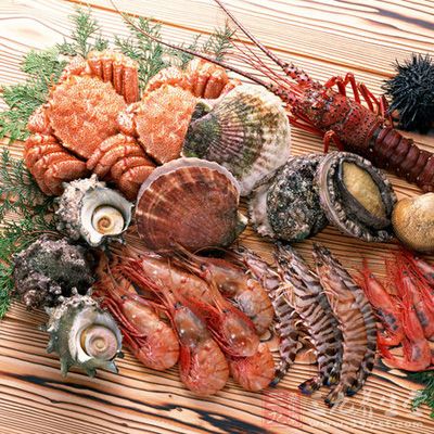 海味中的魚、蝦、藻類，含有豐富的蛋白質和鈣等營養物質