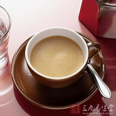濃茶和濃咖啡等會導致胃腸不適,有時候可能引發胃食管反流 濃茶和濃咖啡等會導致胃腸不適,有時候可能引發胃食管反流