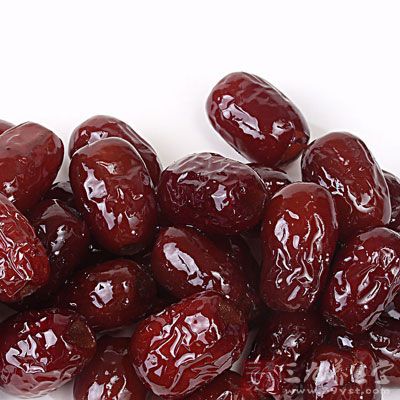 去阿膠搗碎炒黃為末 去阿膠搗碎炒黃為末