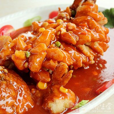 黃芪50克,鲈魚500克,生姜、蔥、醋、食鹽、料酒等適量 黃芪50克,鲈魚500克,生姜、蔥、醋、食鹽、料酒等適量