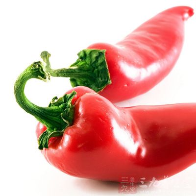 血熱者忌辛辣刺激、油膩及偏濕熱的食物 血熱者忌辛辣刺激、油膩及偏濕熱的食物