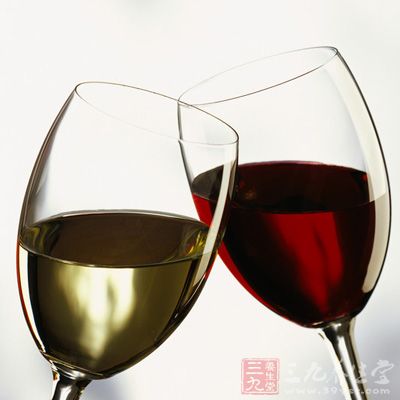 酒是社交場合中不可缺少的飲品，研究發現，酒的主要成分是乙醇(酒精)，除能給人體提供一定能量外，沒有任何營養價值