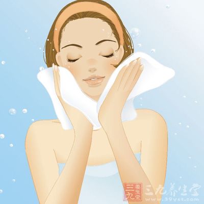 潔容霜是用潔面乳前用的 潔容霜是用潔面乳前用的