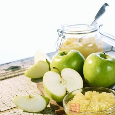 蘋果面膜將新鮮蘋果去皮搗碎，將其均勻的塗抹在臉上