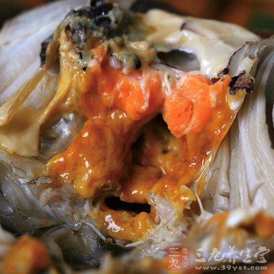 忌食膽固醇含量高的食物，如動物腦、肝、腎，蟹黃、魚子、蛋黃、松花蛋等