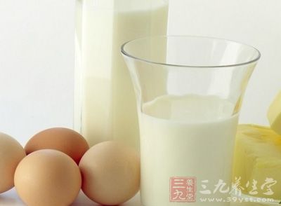 早餐要有雞蛋、牛奶這些可以提供優質蛋白質 早餐要有雞蛋、牛奶這些可以提供優質蛋白質