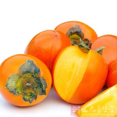 柿子中含有鞣酸，易與鐵結合而妨礙人體對食物中鐵的攝取，由於女人在經期時流失大量血液，需要補充鐵質，所以不宜進食柿子