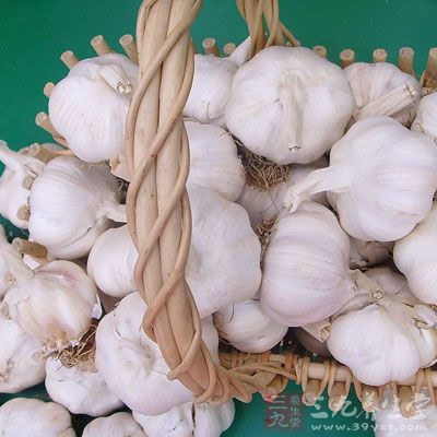 前後一小時內也不能吃蘿卜、大蒜等促消化的食物