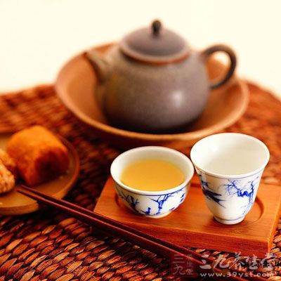 凡傷風感冒的藥，宜趁熱服下