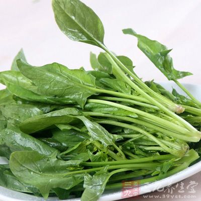 菠菜中含有大量的β胡蘿卜素和鐵 菠菜中含有大量的β胡蘿卜素和鐵