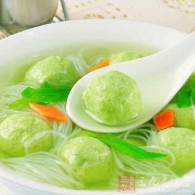 菠菜丸子湯可以補充全面營養,提高免疫力 菠菜丸子湯可以補充全面營養,提高免疫力