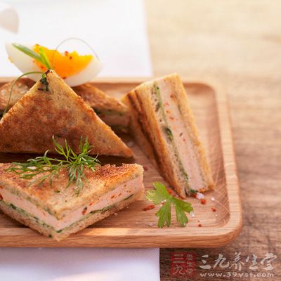 菠菜蛋餅三明治能增加預防傳染病的能力,促進兒童生長發育 菠菜蛋餅三明治能增加預防傳染病的能力,促進兒童生長發育