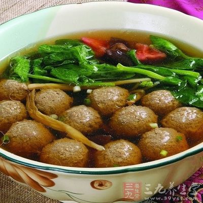 菠菜丸子湯的做法詳細介紹 菠菜丸子湯的做法詳細介紹