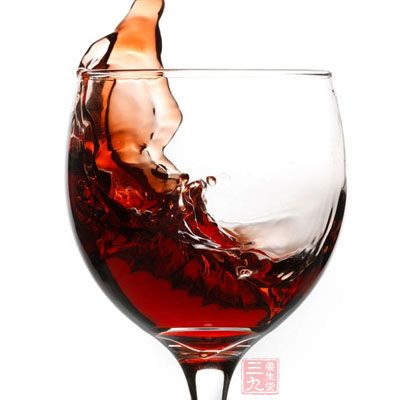 因此，吃飯喝酒時不要頻繁說笑