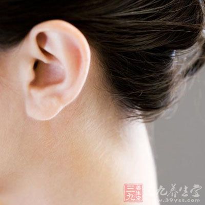 按摩耳部看抗衰老 按摩耳部看抗衰老