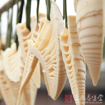 蔬菜類，主要有竹筍、芥菜、南瓜、菠菜、雪裡蕻、茄子等，這類食物易誘發皮膚瘡瘍腫毒