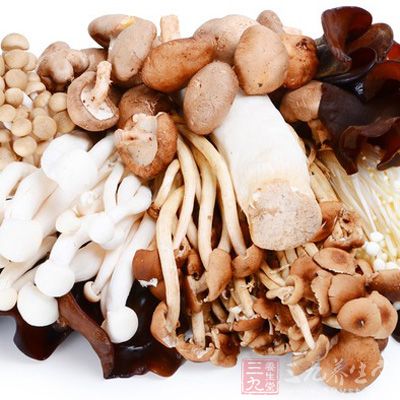 蘑菇、香菇等，過食這類食物易致動風升陽，觸發肝陽頭痛、肝風眩暈等宿疾