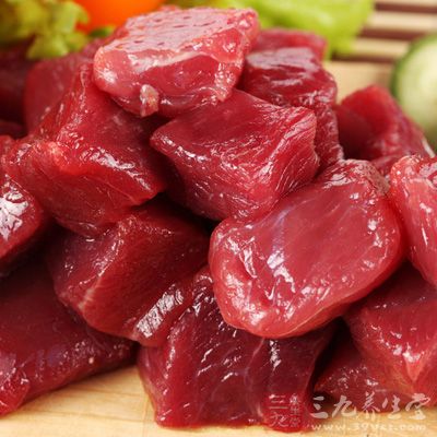 牛肉和板栗子混在一起吃,易出現消化不良、嘔吐症狀 牛肉和板栗子混在一起吃,易出現消化不良、嘔吐症狀