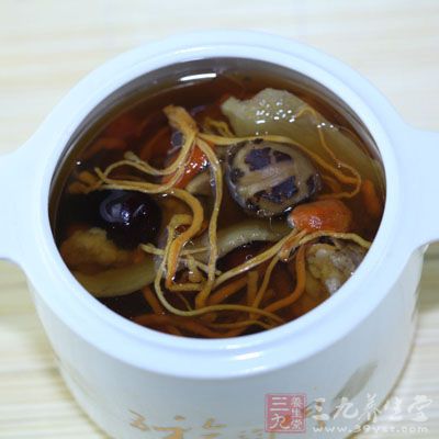 材料：玉竹30g、瘦肉半斤
