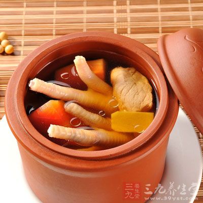 材料：土茯苓30g、芡實30g
