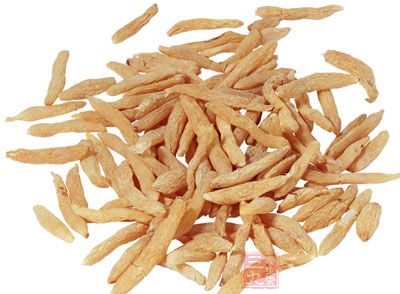 麥冬屬於一種植物的干燥莖塊，性微寒，