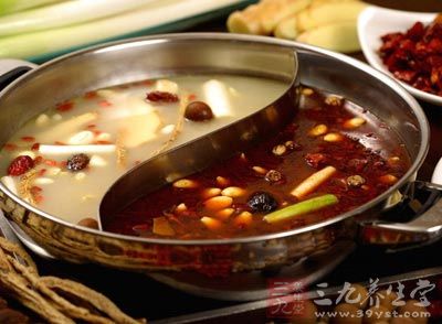 吃火鍋時習慣選擇搭配涼茶不正確 吃火鍋時習慣選擇搭配涼茶不正確