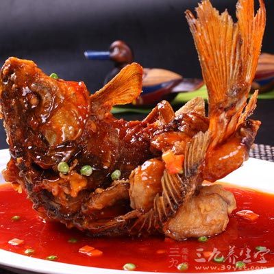 飲酒時最好備一些帶糖的食品,如糖醋白菜、糖醋魚 飲酒時最好備一些帶糖的食品,如糖醋白菜、糖醋魚