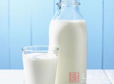 牛奶等奶制品含有乳糖，乳糖不耐受患者等人群無法順利消化乳糖