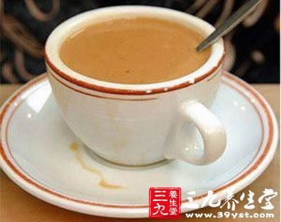 姜汁牛乳茶補虛潤腸的保健飲品