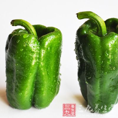 青椒、香菜、菠菜等綠色蔬菜含有大量的草酸，不能過多食用