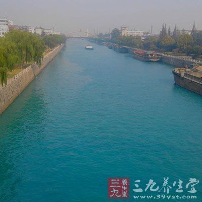 化工廠附近水域的魚類不要吃 化工廠附近水域的魚類不要吃