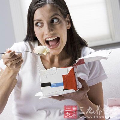 為了補鈣而大量進食富含鈣質的食品 為了補鈣而大量進食富含鈣質的食品