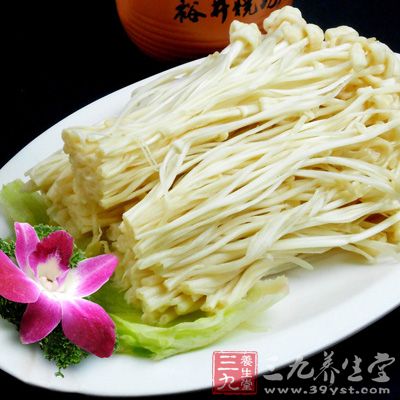 金針菇一般都是乳白色或淡黃色的
