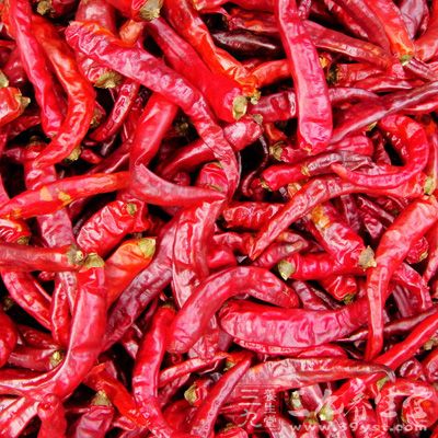 辣椒性熱、味辛,多食助熱生火 辣椒性熱、味辛,多食助熱生火