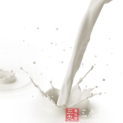 膳食中應增加含鈣食物的攝入，如牛奶
