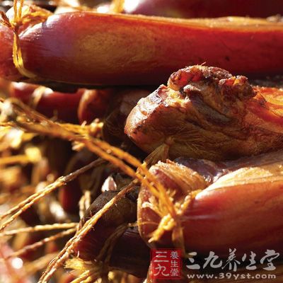 減少尿量的食物，如過鹹的食物