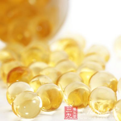 魚肝油富含維生素D，有促進腸膜對鈣磷吸收的功能，驟然增加尿液中鈣磷的排洩，勢必產生沉澱，容易形成結石