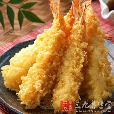 感冒咳嗽時消化功能較弱，因此不要吃過於油膩的食物