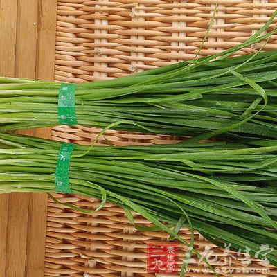 韭菜、麥芽(糖)產後退奶時很有效