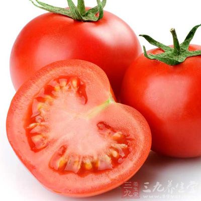 尿酸高患者應多吃嘌呤含量少的食物如牛奶、雞蛋、面包、黃瓜、番茄