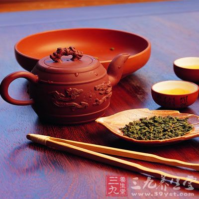 不能用茶水服藥