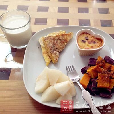 對於肥胖的患者，還要適量限制糖類和含糖量高的食物攝入