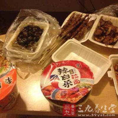 夜宵也是會導致膽結石的原因之一