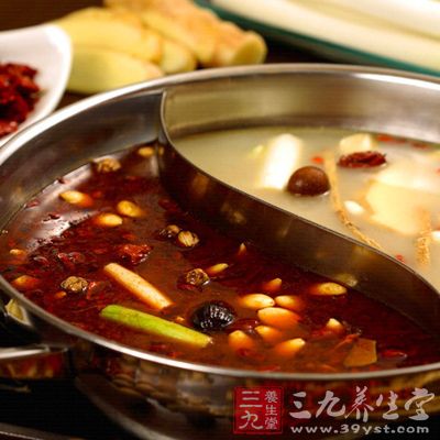 對生冷、刺激的食物都應該注意避免食用