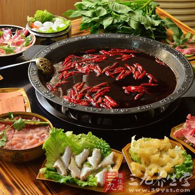 涮一次火鍋比一頓正餐攝入嘌呤高10倍，甚至數十倍
