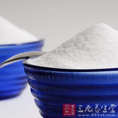 控制每天總熱能的攝入，少吃碳水化合物。此外，還要少吃蔗糖