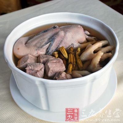 花旗參炖水鴨適合氣因兩虛,虛熱內擾 花旗參炖水鴨適合氣因兩虛,虛熱內擾