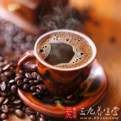 一杯普通白咖啡的熱量相當於二兩主食